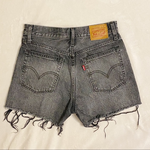 Levi’s Embellished Wedgie Short - Picture 3 of 8